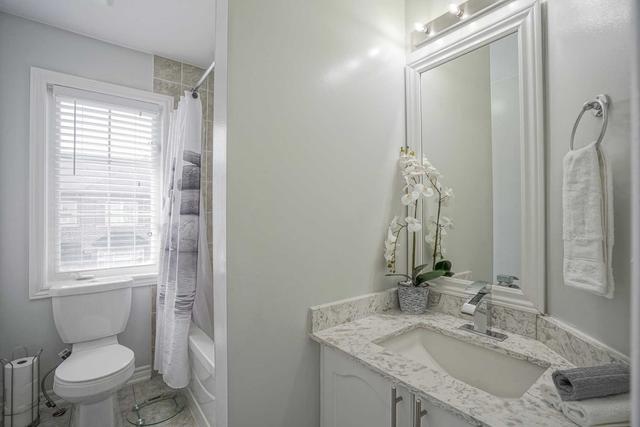 5 Piggot Mews, House attached with 3 bedrooms, 2 bathrooms and 1 parking in Toronto ON | Image 13