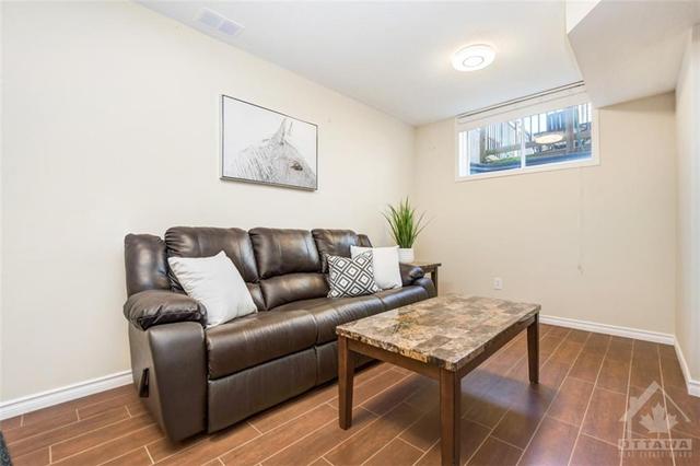 379 Hillsboro Private, Townhouse with 3 bedrooms, 3 bathrooms and 2 parking in Ottawa ON | Image 26