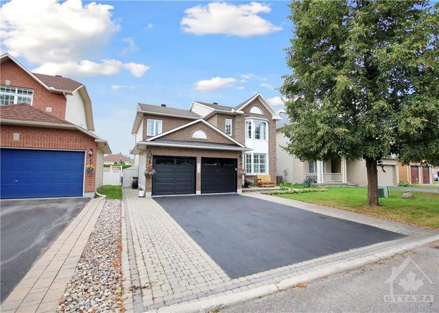 2136 Valenceville Crescent, House detached with 4 bedrooms, 3 bathrooms and 6 parking in Ottawa ON | Image 1