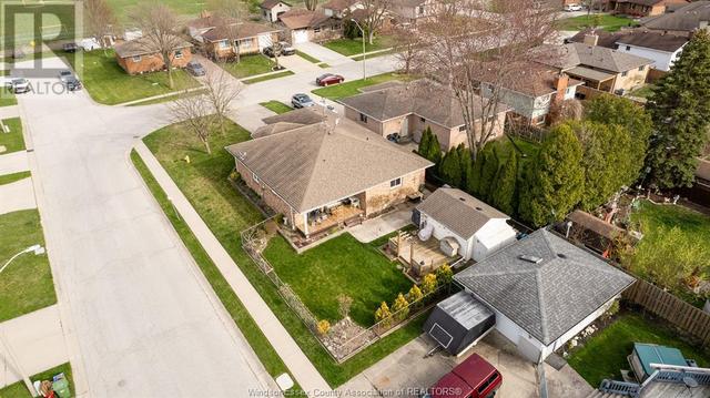 422 Champlain Court, House detached with 3 bedrooms, 2 bathrooms and null parking in Lakeshore ON | Image 3