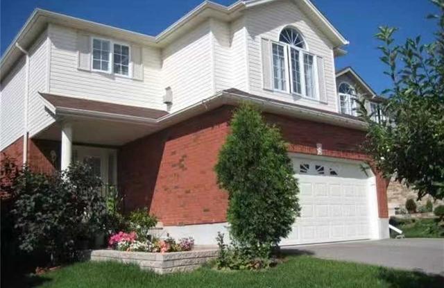220 Dearborn Blvd, House detached with 3 bedrooms, 4 bathrooms and 4 parking in Waterloo ON | Image 1
