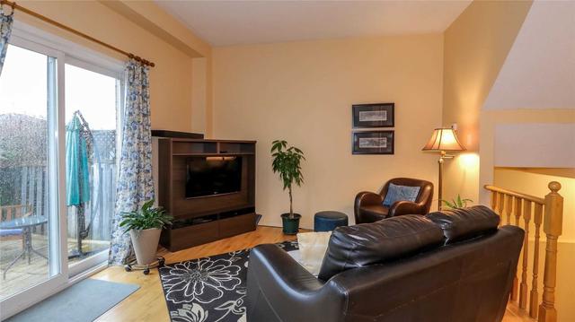 108 Bruce Cres, House attached with 3 bedrooms, 2 bathrooms and 2 parking in Barrie ON | Image 2