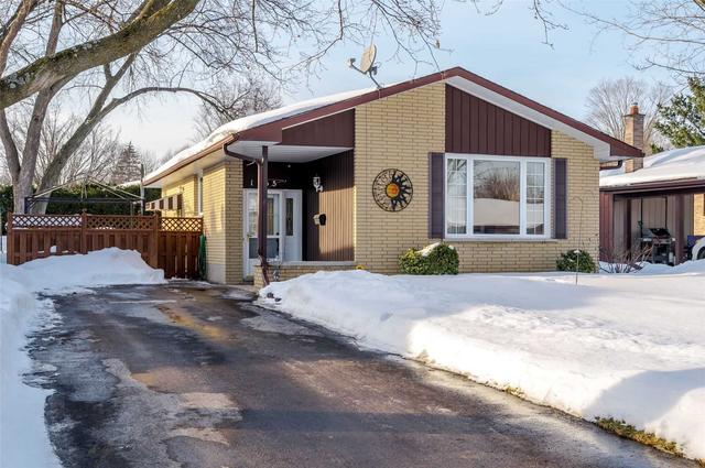 1155 Cabot St, House detached with 3 bedrooms, 1 bathrooms and 3 parking in Peterborough ON | Image 1