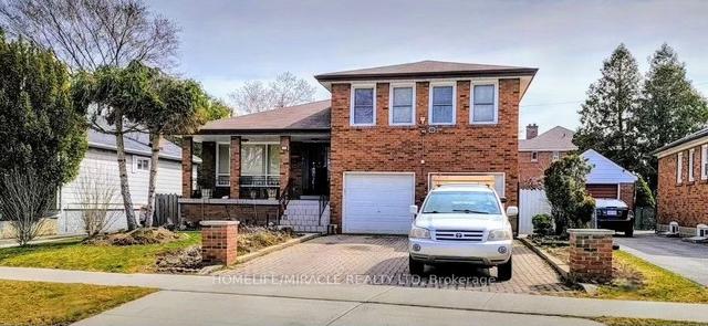 21 Pelmo Cres, House detached with 3 bedrooms, 3 bathrooms and 6 parking in Toronto ON | Image 1