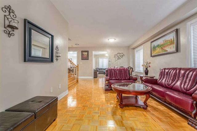 10 Prada Crt, House detached with 4 bedrooms, 4 bathrooms and 4 parking in Brampton ON | Image 2