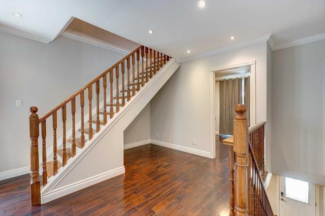 61 Leuty Ave, House semidetached with 3 bedrooms, 3 bathrooms and 1 parking in Toronto ON | Image 3