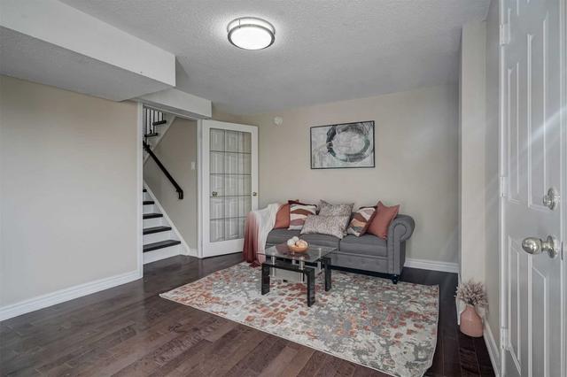 32 Rusty Crest Way, Townhouse with 3 bedrooms, 2 bathrooms and 2 parking in Toronto ON | Image 32