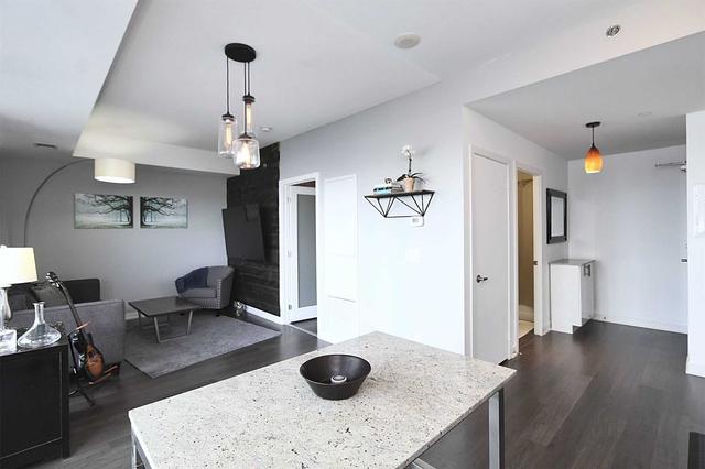 612 - 225 Sackville St, Condo with 1 bedrooms, 1 bathrooms and 1 parking in Toronto ON | Image 2
