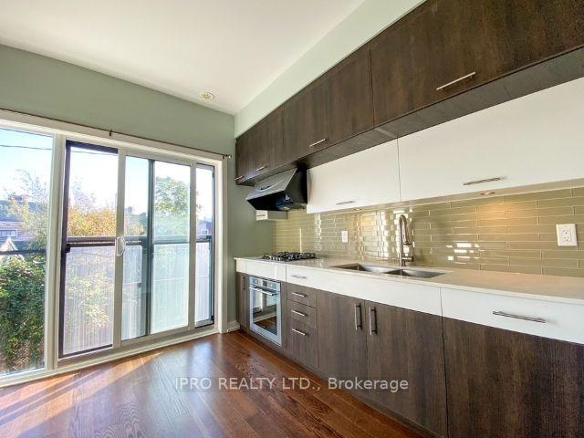 209a Manning Ave, House attached with 3 bedrooms, 3 bathrooms and 1 parking in Toronto ON | Image 28