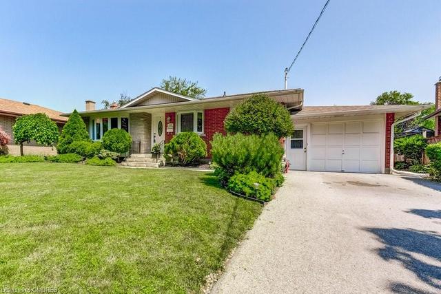 124 Windward Street, House detached with 3 bedrooms, 2 bathrooms and 4 parking in St. Catharines ON | Image 1