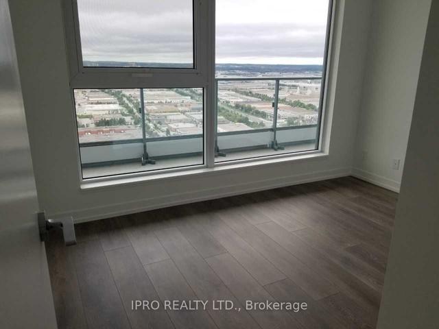 4002 - 898 Portage Pkwy, Condo with 3 bedrooms, 2 bathrooms and 1 parking in Vaughan ON | Image 3