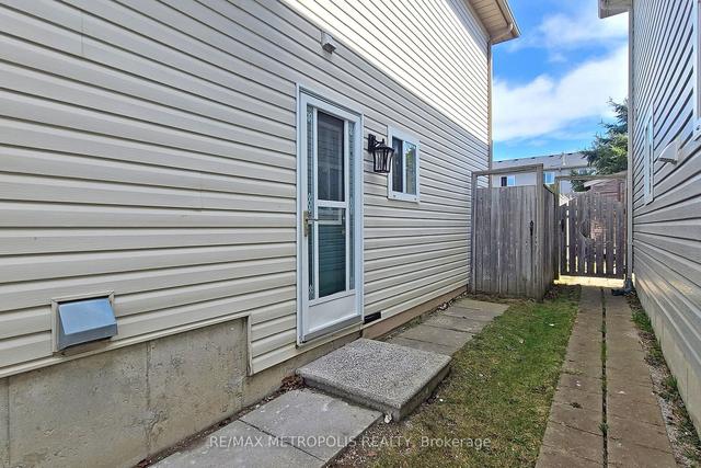 73 Downing Cres, House attached with 3 bedrooms, 3 bathrooms and 3 parking in Barrie ON | Image 35