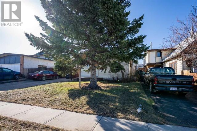 522 52 Avenue, House detached with 3 bedrooms, 1 bathrooms and 3 parking in Coalhurst AB | Image 2