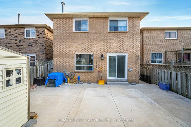 41 Donna Dr, House detached with 4 bedrooms, 4 bathrooms and 4 parking in Brampton ON | Image 35