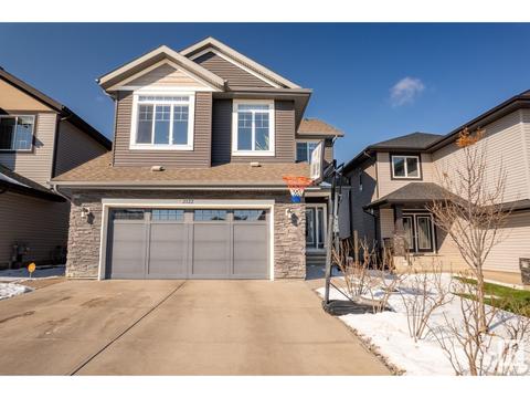 2122 53 St Sw, House detached with 4 bedrooms, 3 bathrooms and 4 parking in Edmonton AB | Card Image