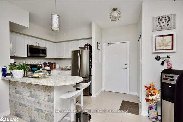 404 - 295 Cundles Rd E, Condo with 2 bedrooms, 2 bathrooms and 1 parking in Barrie ON | Image 2