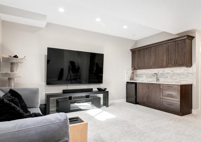913 Rundle Crescent Ne, Home with 3 bedrooms, 3 bathrooms and 2 parking in Calgary AB | Image 33