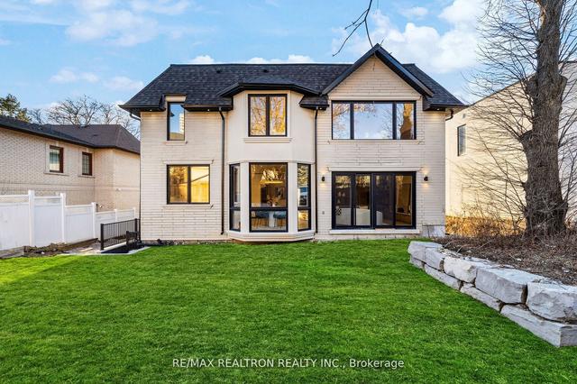 60 Larabee Cres, House detached with 4 bedrooms, 6 bathrooms and 6 parking in Toronto ON | Image 33