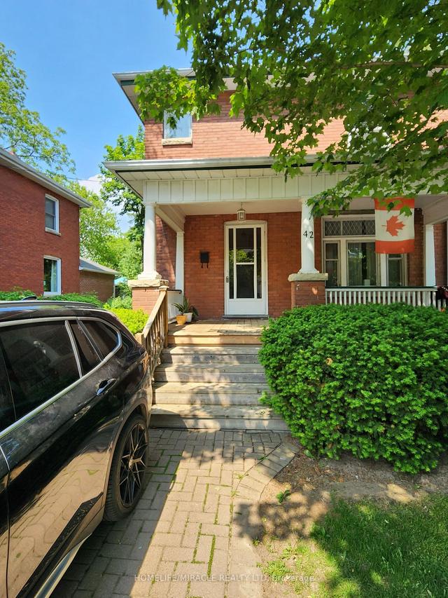 42 Mill St S, House detached with 3 bedrooms, 2 bathrooms and 4 parking in Brampton ON | Image 6