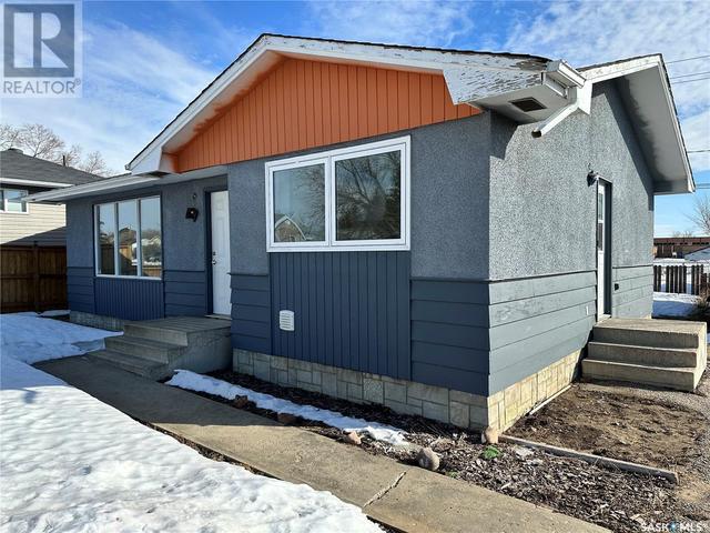 351 26th Street, House detached with 3 bedrooms, 2 bathrooms and null parking in Battleford SK | Image 3