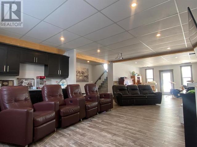 225041 690, House detached with 5 bedrooms, 3 bathrooms and 15 parking in Northern Lights County AB | Image 28