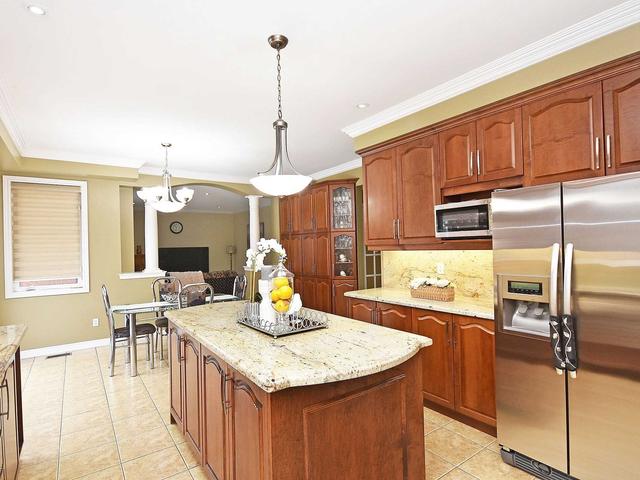 15 Blaketon Crt, House detached with 4 bedrooms, 5 bathrooms and 7 parking in Brampton ON | Image 6