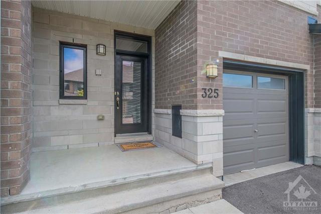 325 Dolce Crescent, Townhouse with 3 bedrooms, 3 bathrooms and 3 parking in Ottawa ON | Image 2