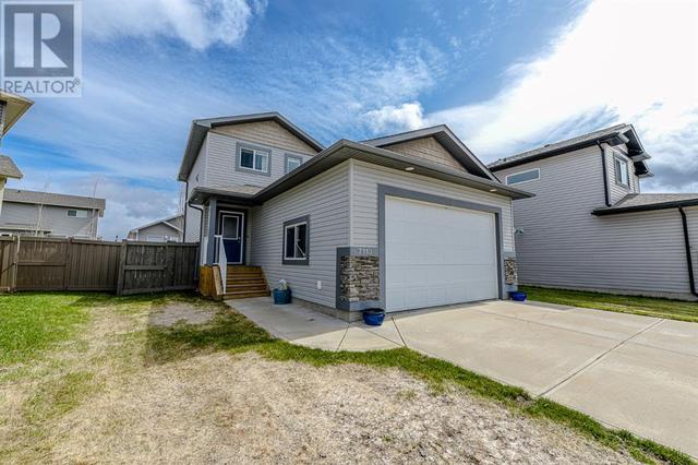 7113 86a Street, House detached with 3 bedrooms, 2 bathrooms and 4 parking in Grande Prairie AB | Image 2