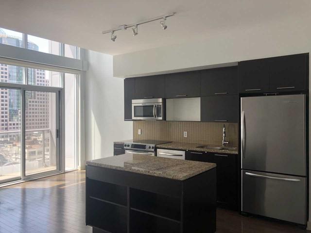 lph 05 - 21 Nelson St, Condo with 2 bedrooms, 3 bathrooms and 2 parking in Toronto ON | Image 4
