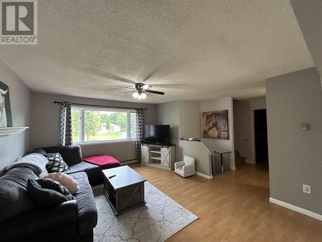 1508 Sunset Dr, House detached with 4 bedrooms, 2 bathrooms and null parking in Fort Frances ON | Image 4