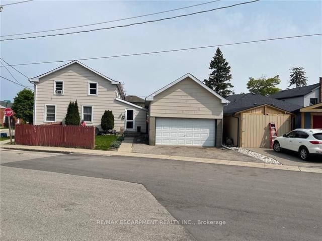 24 Duke St, House detached with 4 bedrooms, 4 bathrooms and 3 parking in Brantford ON | Image 1