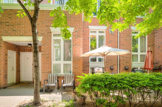 2005 - 12 Sudbury St, Townhouse with 2 bedrooms, 2 bathrooms and 2 parking in Toronto ON | Image 12