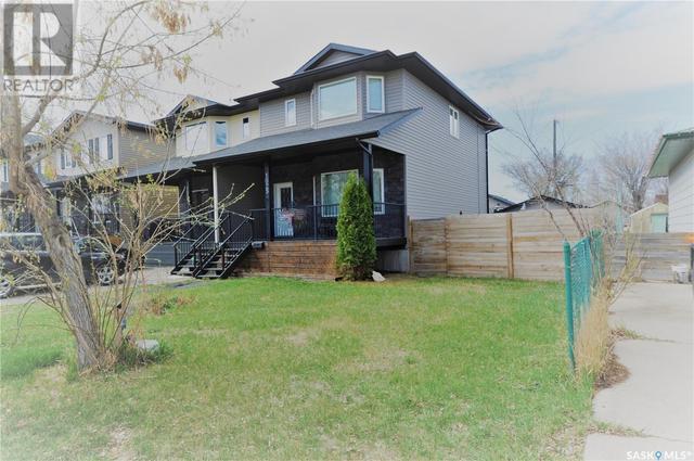 1025 O Ave S, House semidetached with 3 bedrooms, 3 bathrooms and null parking in Saskatoon SK | Card Image
