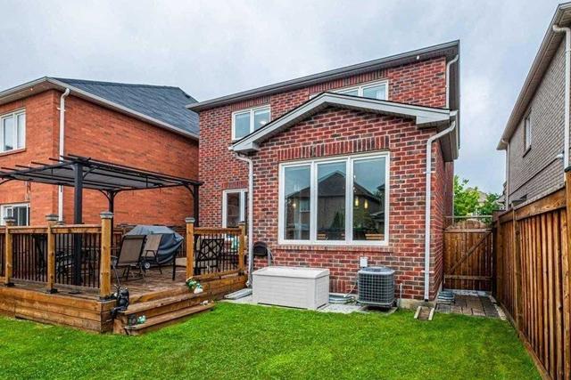 45 Snapdragon Sq, House detached with 3 bedrooms, 3 bathrooms and 3 parking in Brampton ON | Image 2