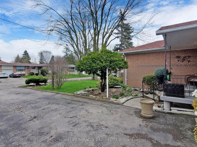 86 Coral Gable Dr, House detached with 3 bedrooms, 2 bathrooms and 6 parking in Toronto ON | Image 23