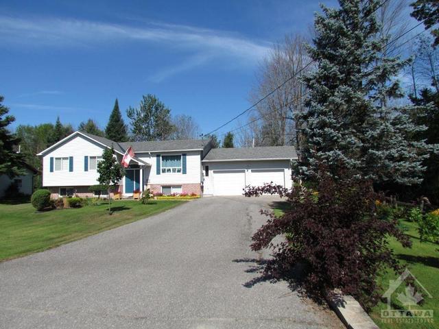 20 Wills Road, House detached with 4 bedrooms, 2 bathrooms and 10 parking in Rideau Lakes ON | Image 3