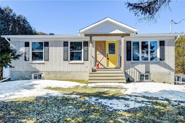 2462 Dunning Road, House detached with 3 bedrooms, 1 bathrooms and 10 parking in Ottawa ON | Image 1