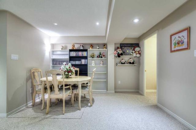 45 Cameo Dr, House attached with 4 bedrooms, 4 bathrooms and 3 parking in Richmond Hill ON | Image 24