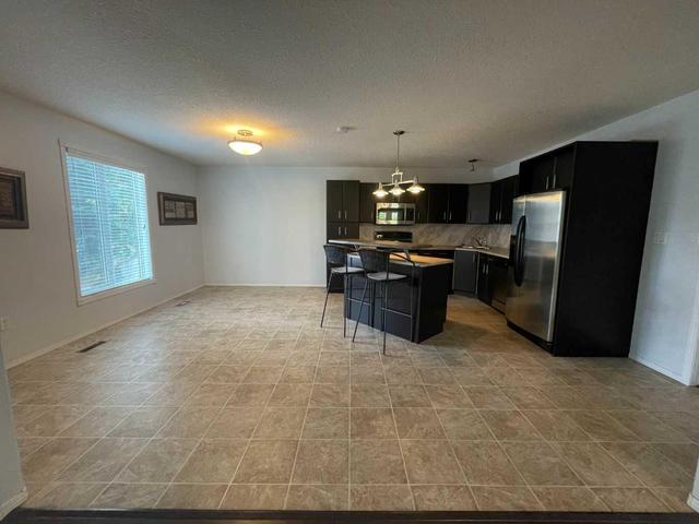 4602 49 Street, House detached with 2 bedrooms, 2 bathrooms and 5 parking in Olds AB | Image 4