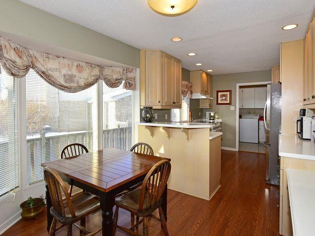 22 Mellowood Dr, House detached with 5 bedrooms, 3 bathrooms and 4 parking in Toronto ON | Image 6