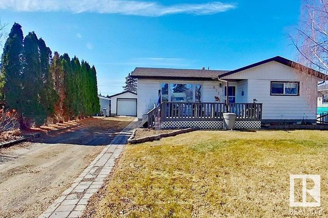 9716 101 Av, House detached with 5 bedrooms, 2 bathrooms and null parking in Westlock AB | Image 37