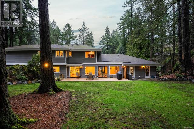 991 Lohbrunner Rd W, House detached with 4 bedrooms, 3 bathrooms and 4 parking in Saanich BC | Image 59