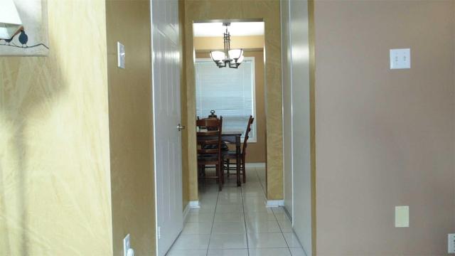 125 Brickyard Way, Townhouse with 3 bedrooms, 2 bathrooms and 3 parking in Brampton ON | Image 5