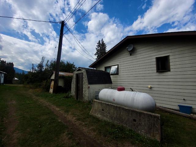 7814 Railway Avenue, House detached with 3 bedrooms, 3 bathrooms and 5 parking in Central Kootenay E BC | Image 7