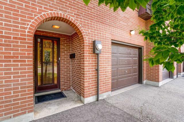3 Darras Crt, Townhouse with 4 bedrooms, 2 bathrooms and 2 parking in Brampton ON | Image 9