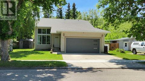 570 Kettles Street, House detached with 5 bedrooms, 3 bathrooms and 4 parking in Pincher Creek AB | Card Image