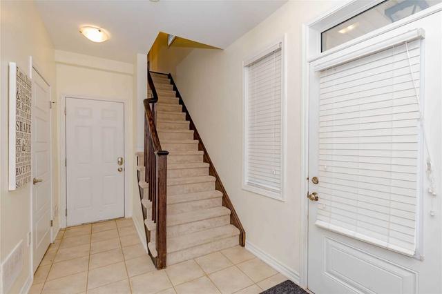 553 Goldenrod Lane, Townhouse with 3 bedrooms, 2 bathrooms and 2 parking in Kitchener ON | Image 2