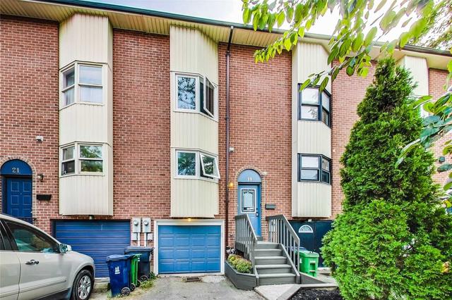 19 Sydenham St, House attached with 3 bedrooms, 3 bathrooms and 2 parking in Toronto ON | Image 22