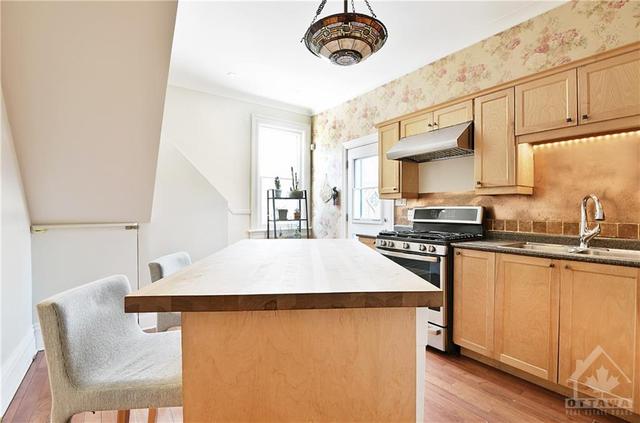 65 Laurel Street, Home with 3 bedrooms, 2 bathrooms and 1 parking in Ottawa ON | Image 13