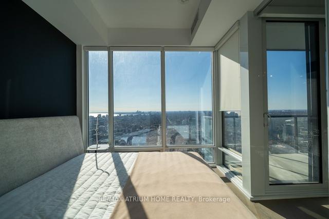 3511 - 488 University Ave, Condo with 1 bedrooms, 1 bathrooms and 0 parking in Toronto ON | Image 2
